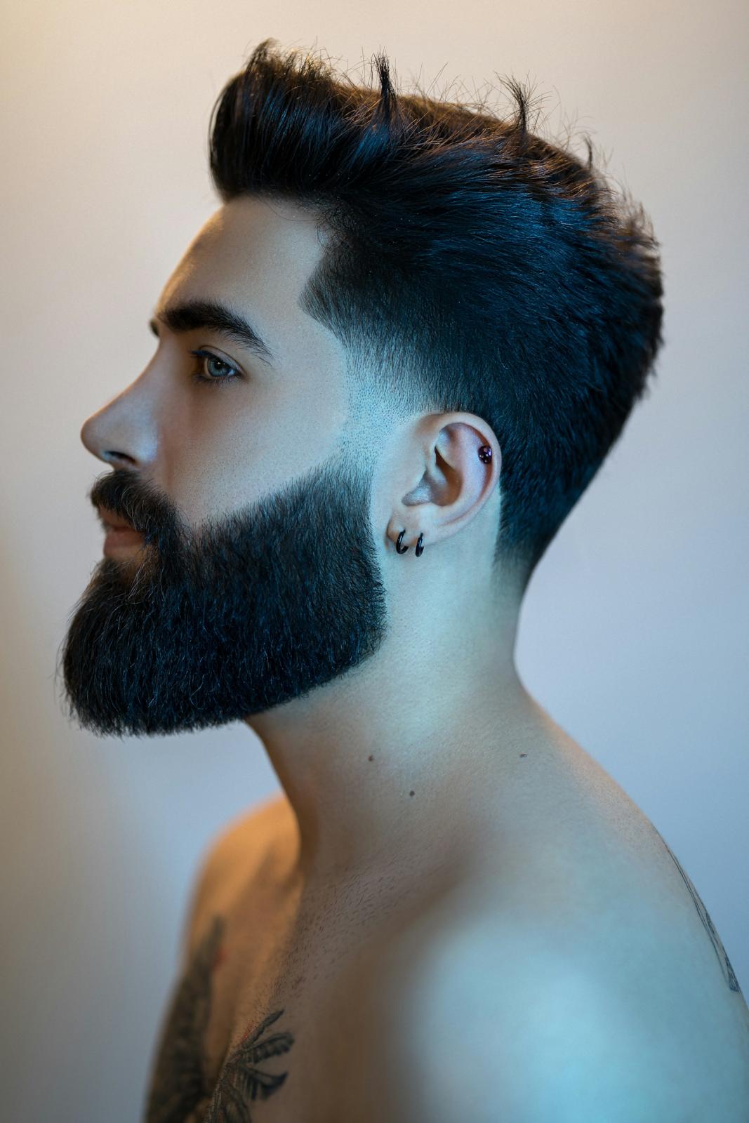Full beard, sculpted lines