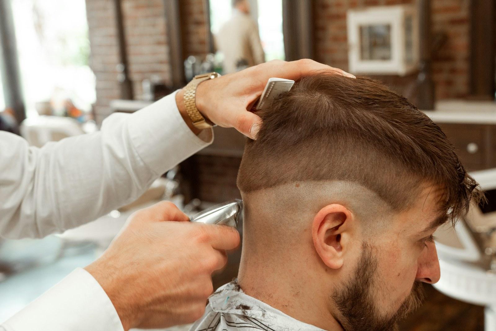 Low skin fade, scissor top